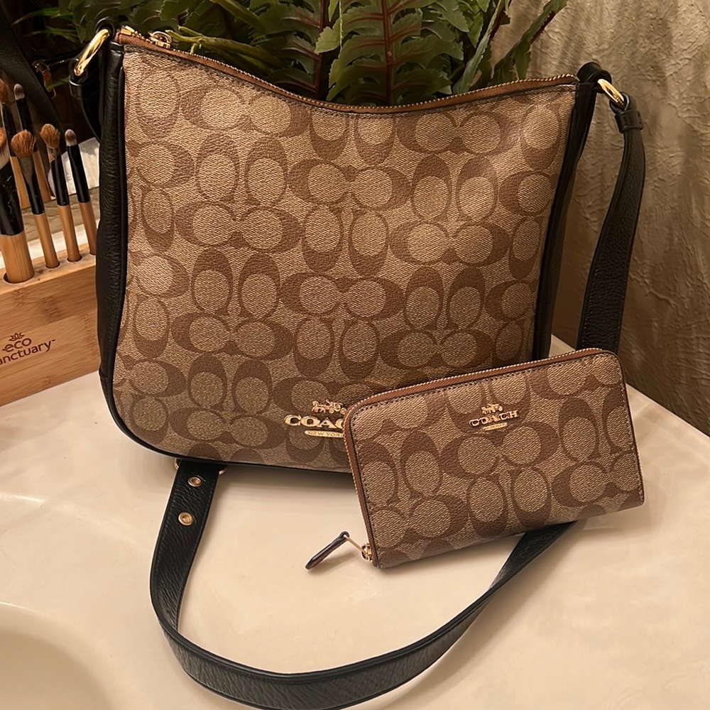 Coach signature crossbody with wallet